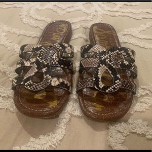 Sam Edelman Bondi Sandal
Size 10
Black/Ivory Snake Print
